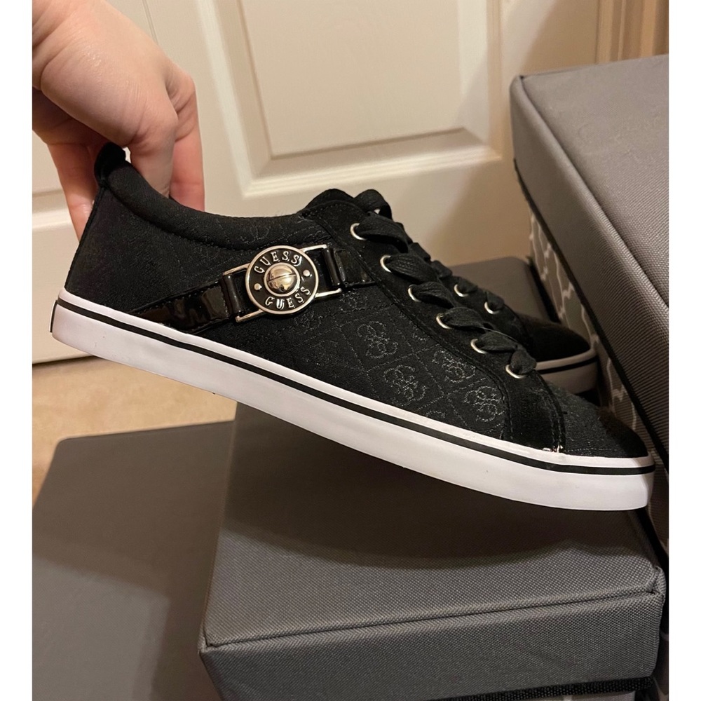 Guess sneakers size 8